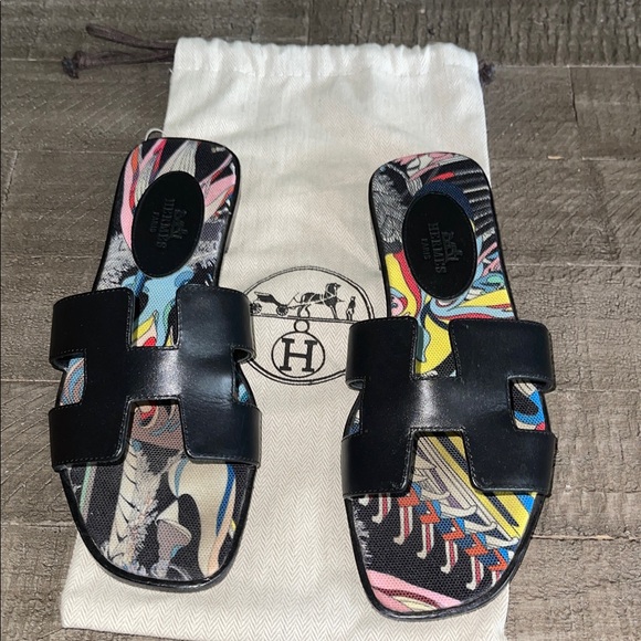 Hermès Black Sandals with Colorful Pattern - Picture 1 of 8